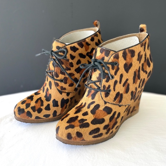 SHOEMINT Shoe Bootie Wedge Leopard sz 8.5 Pony Hair Lace up EXC Jolly Tan - Picture 2 of 11